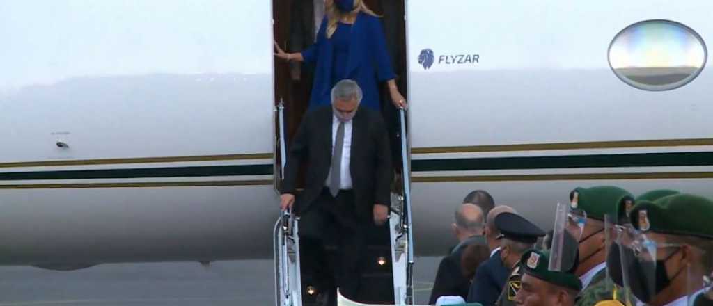 Fern&aacute;ndez lleg&oacute; a M&eacute;xico con una comitiva reducida