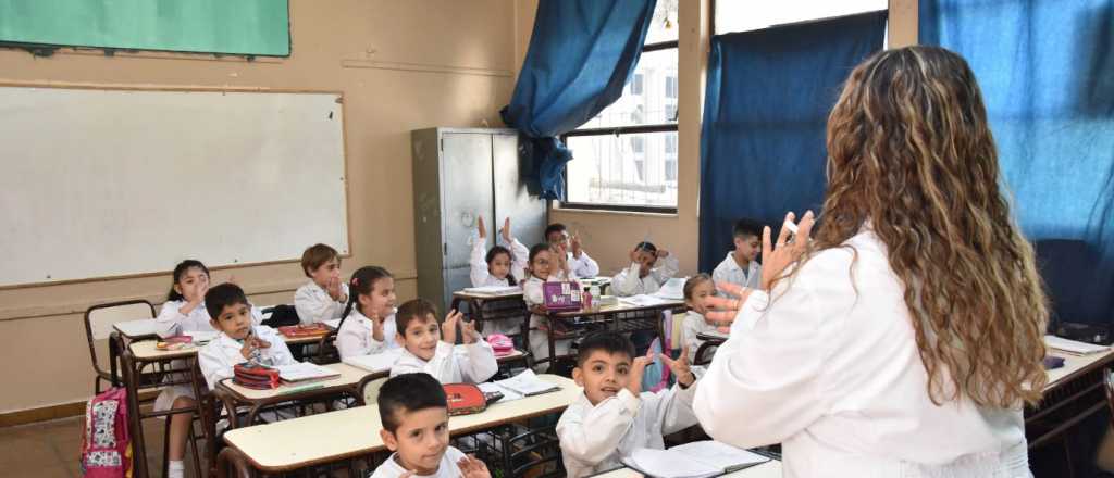 Docentes de Mendoza no tendrán que inscribirse para recibir la vacuna