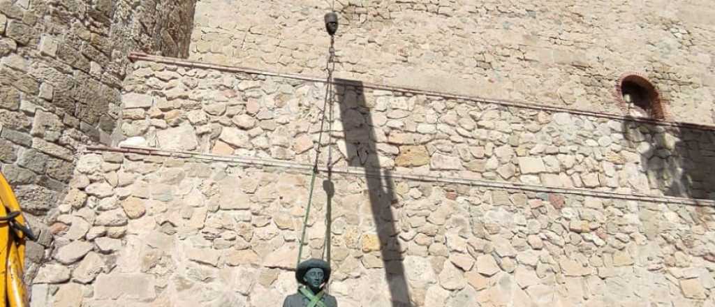 Retiraron la última estatua de Franco de España