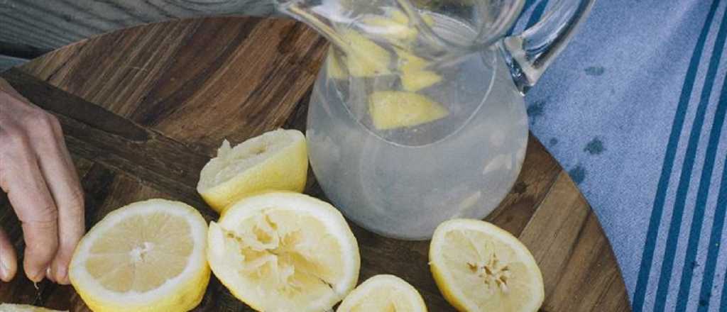 Agua con limón: cuales son las propiedades y para qué sirve
