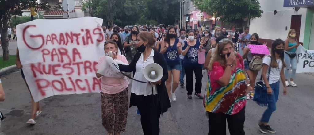 Marcharon en San Martín en defensa del policía que mató a un joven