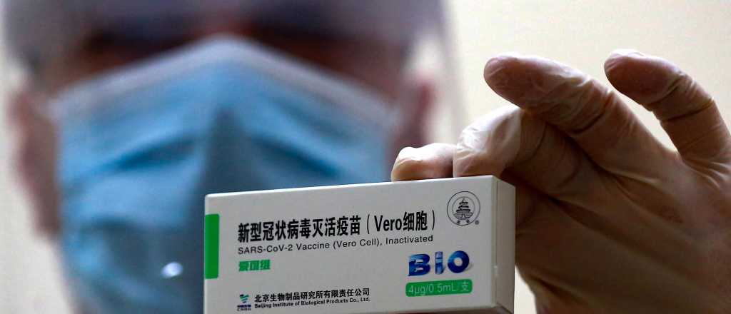 Hoy llegan casi un millón de dosis de la vacuna china, ¿para quiénes son?