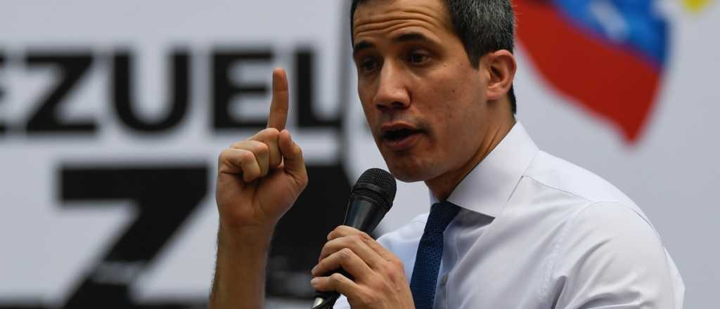 Guaid&oacute; y el avi&oacute;n: "Maduro usa aviones para lavar dinero"