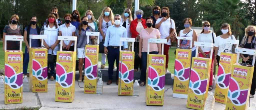 Bragagnolo entreg&oacute; sanitizadores a escuelas primarias