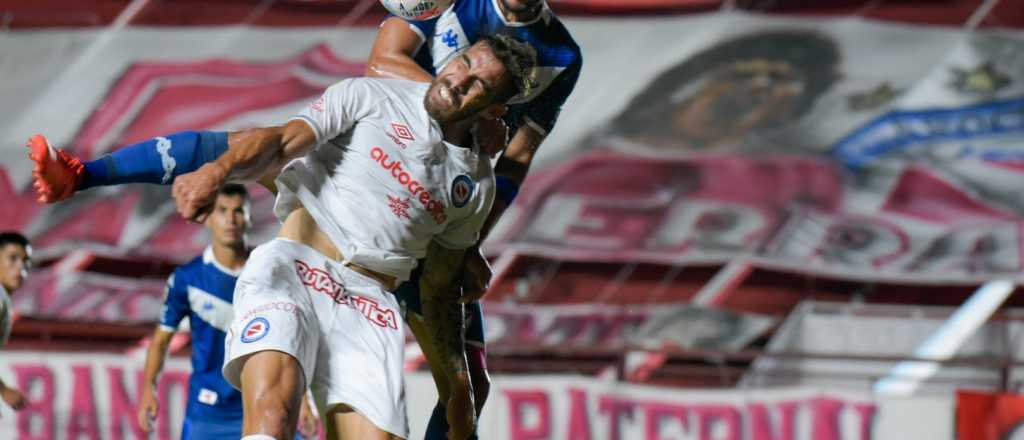 Vélez trepa y Argentinos se hunde