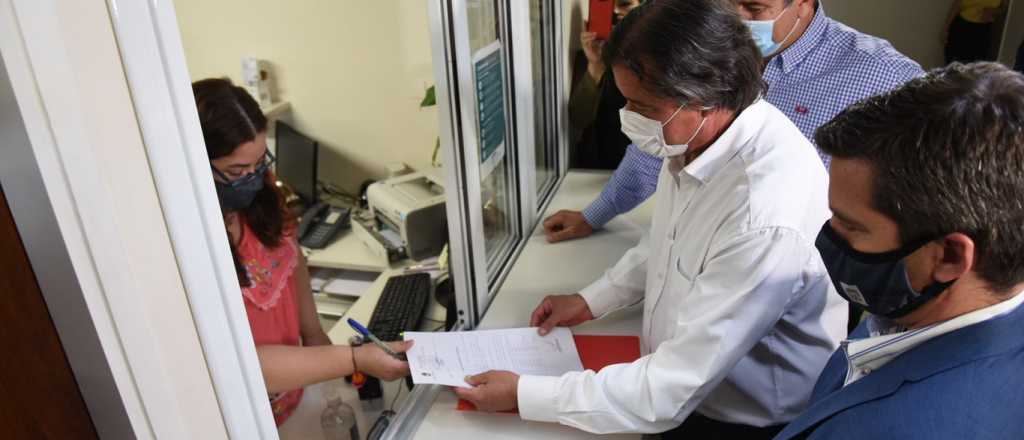 Un funcionario que aparece en la lista de Mendoza dice que no se vacunó