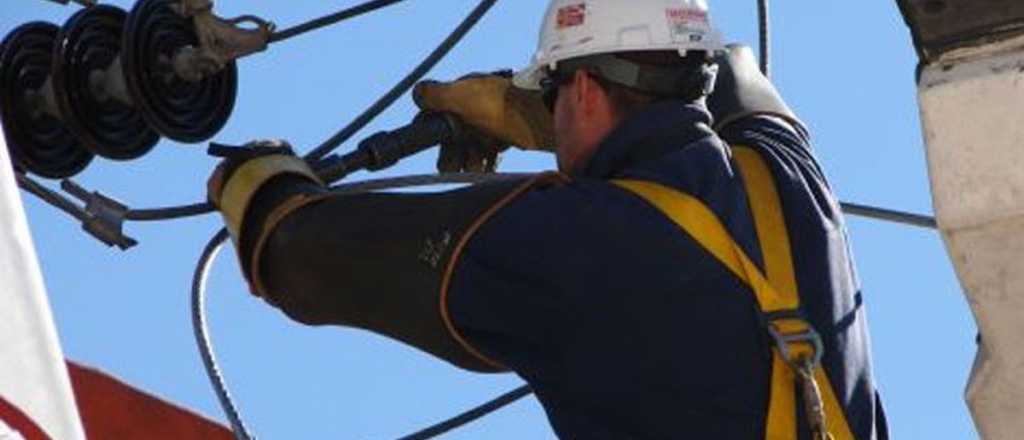 Muri&oacute; un operario al caer de un poste en Uspallata