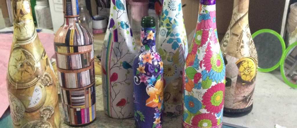 Cómo decorar botellas con servilletas, paso a paso