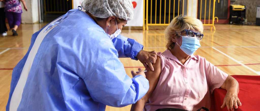 Mayores de 60 en Mendoza deben esperar la vacuna de Oxford