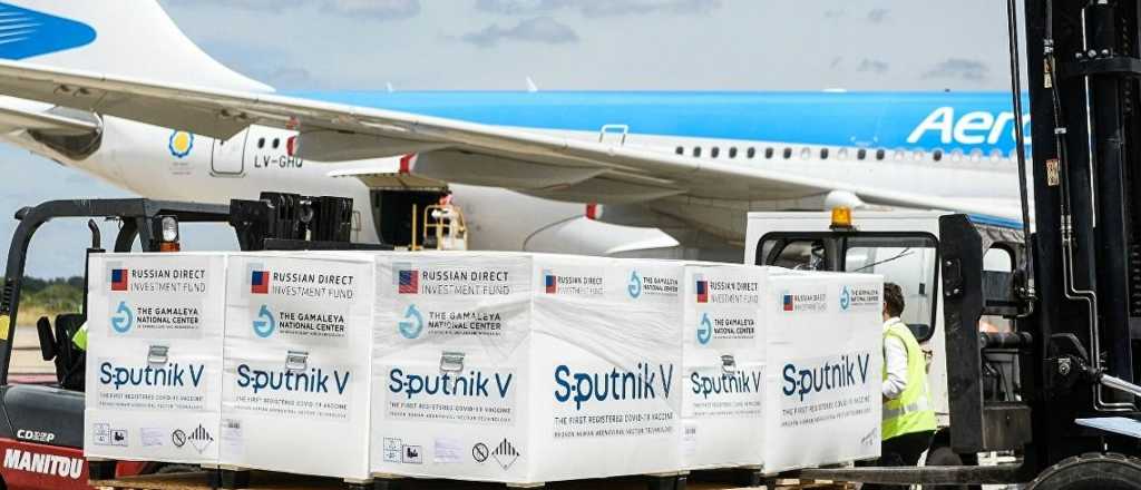 Parte a Mosc&uacute; un vuelo "de emergencia" para traer m&aacute;s vacunas