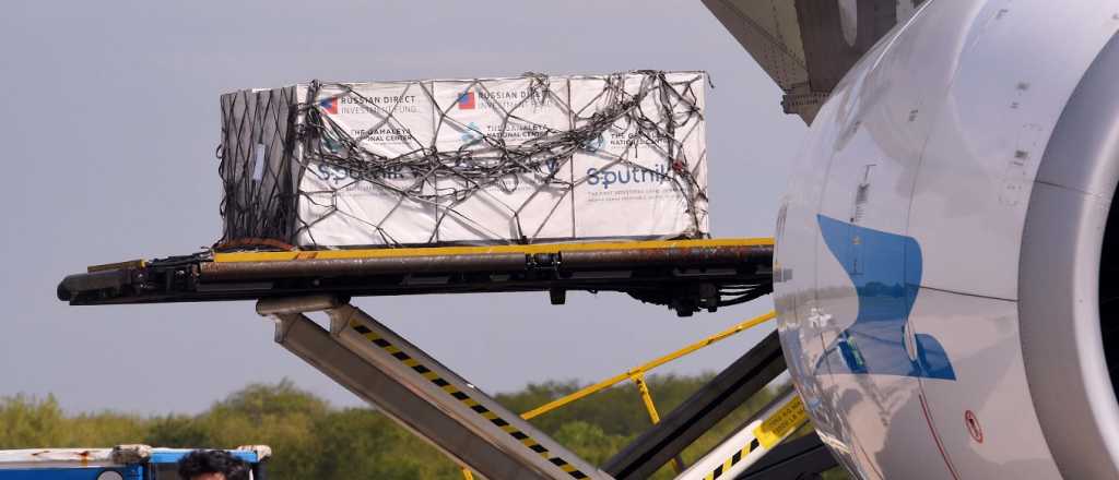 Lleg&oacute; el vuelo de Aerol&iacute;neas con 330 mil dosis de la vacuna rusa