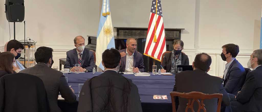 Guzm&aacute;n en Nueva York se reuni&oacute; con fondos por el canje de la deuda