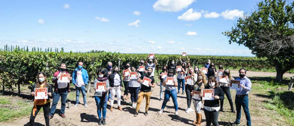 El Bus Vecinos se deleit&oacute; en la cuna del bonarda