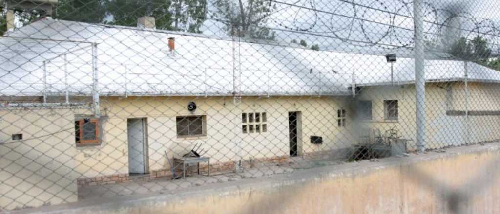 Denuncian "vacunados VIP" en el ex Cose