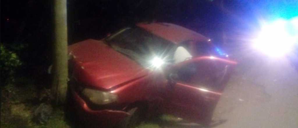 Un conductor alcoholizado chocó contra un poste en Luján de Cuyo