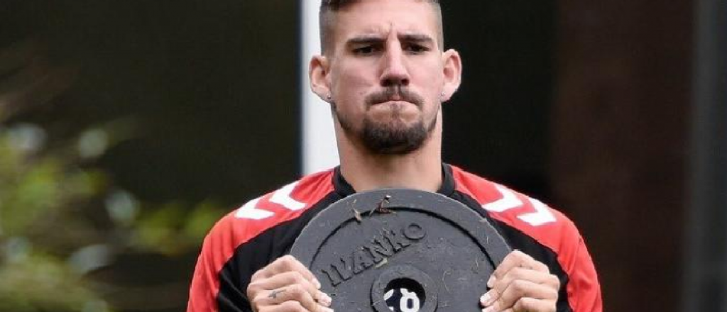 Video: Chacarita separ&oacute; al jugador que se burl&oacute; de los hinchas