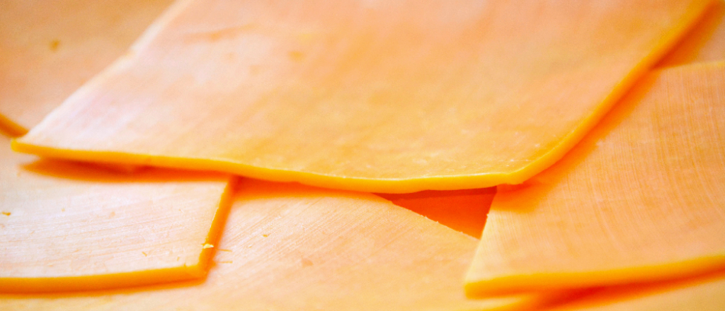 Preocupación en la gastronomía por faltantes de queso cheddar