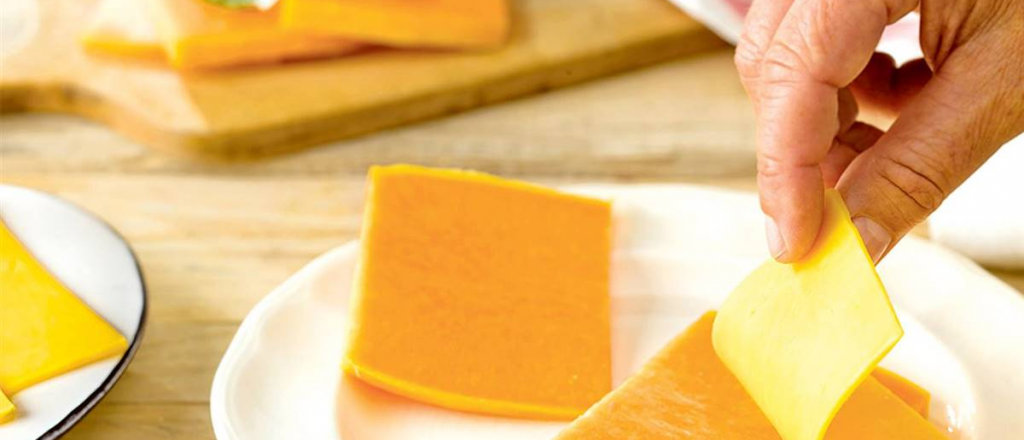 Preocupaci&oacute;n en la gastronom&iacute;a por faltantes de queso cheddar