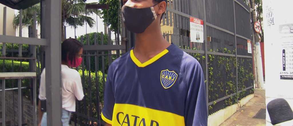 Una extra&ntilde;a enfermedad hace que no pare de crecer: ya mide m&aacute;s de 2 metros