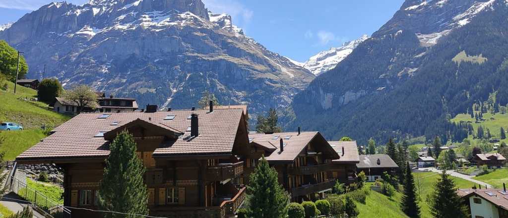 Este pueblo de Italia, pegado a Los Alpes, vende casas por 1 euro