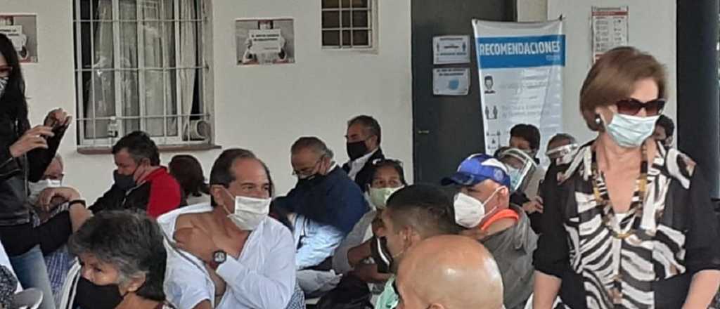 El senador Alperovich recibi&oacute; la vacuna contra el Covid