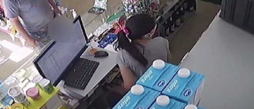 Video: fue a un kiosco y se masturbó frente a una empleada