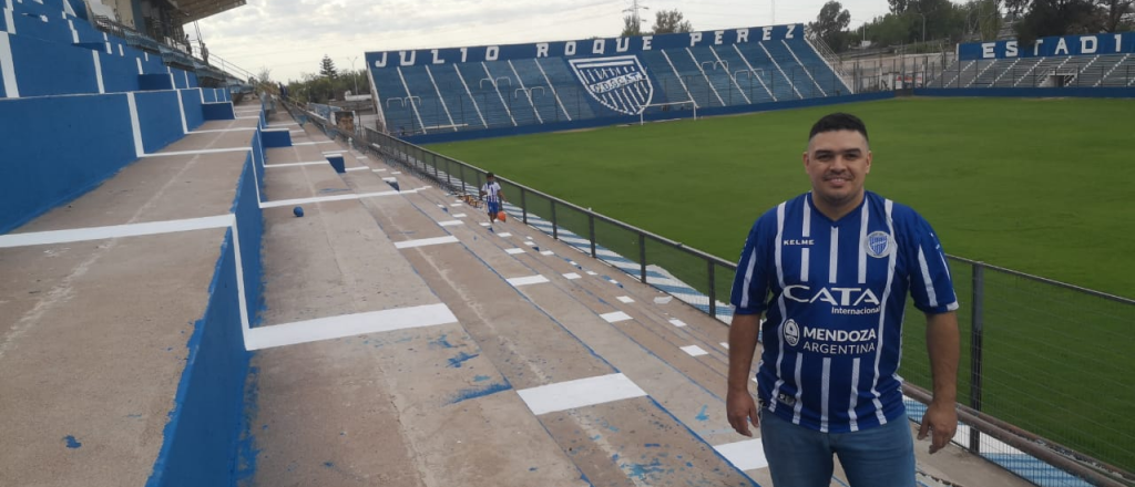 Es fan&aacute;tico del Tomba y vino desde Buenos Aires a pintar el Gambarte