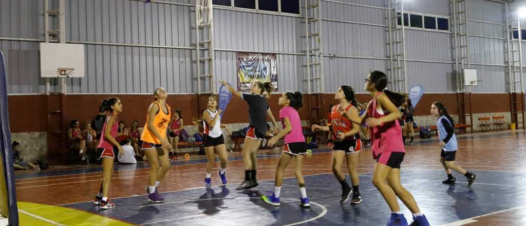 Maipú tiene campeonas del Torneo Vendimia de básquet femenino