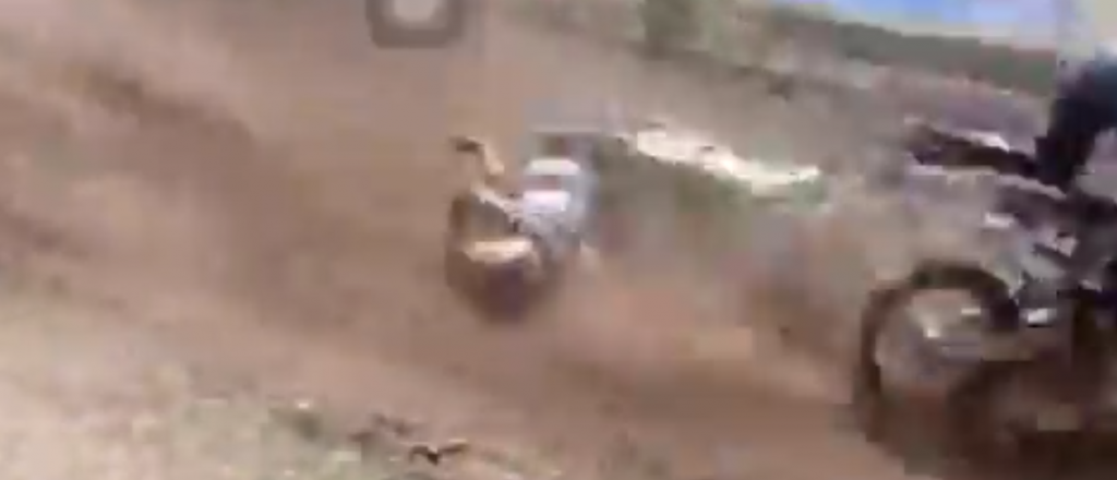 Video: un corredor de motos con un brazo amputado murió en una carrera