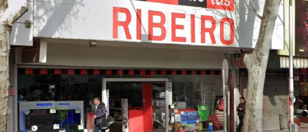 Ribeiro en crisis: dejó de pagar sueldos y cierra locales