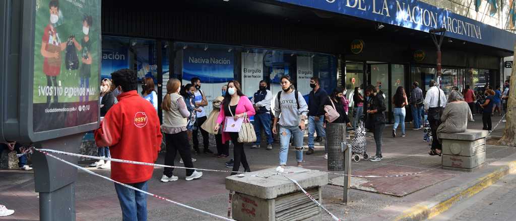 El Nación bloqueó tarjetas de débito de jubilados para compras online 