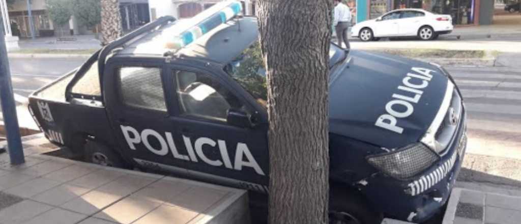 Iba ebria y chocó una patrulla de policía en Godoy Cruz