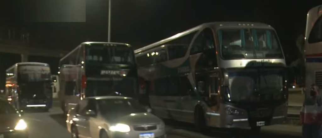 La protesta de choferes en el Acceso Este seguir&aacute; hasta este martes