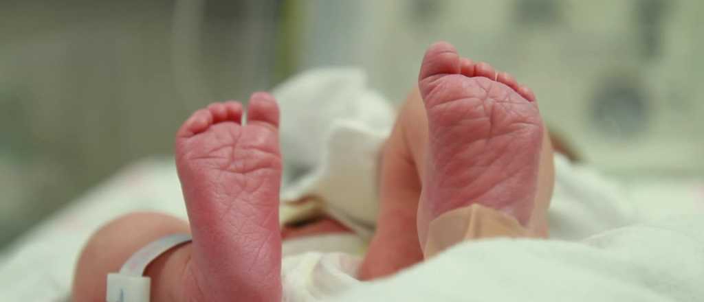Padres condenados por arriesgar la vida del bebé en parto "naturista"