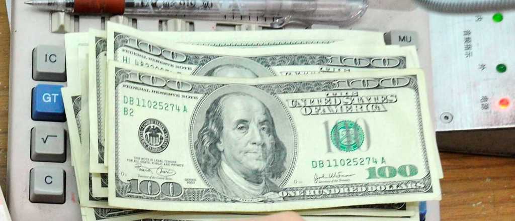 El BCRA vuelve a intervenir y el precio del dólar baja ocho centavos