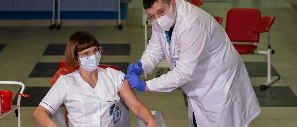 Mendoza vacunará a profesionales privados de la salud mayores de 30 años