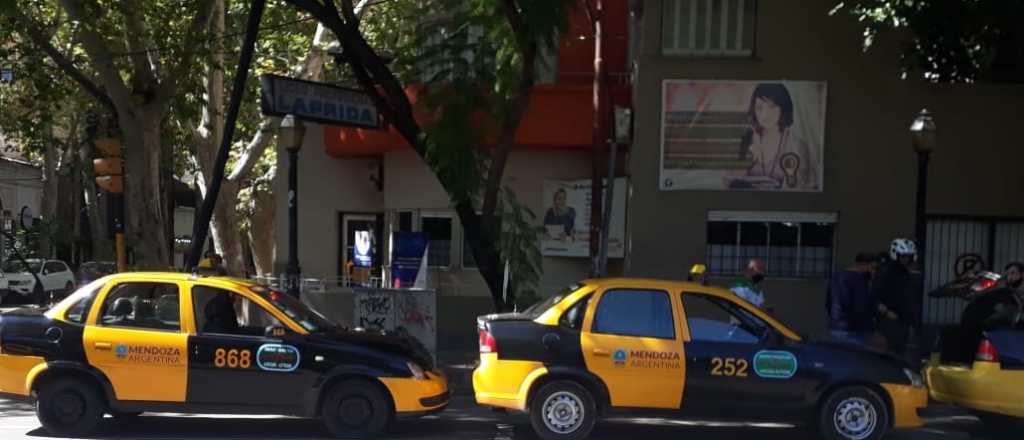 Choque en cadena de taxistas que estaban marchando en el Centro