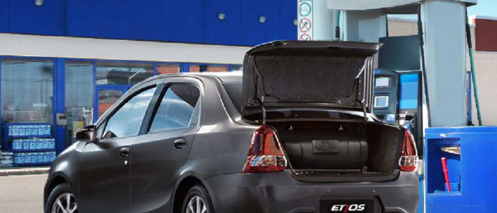Autos econ&oacute;micos: el Toyota Etios con GNC de f&aacute;brica suma a YPF