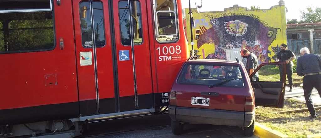 Chocó el Metrotranvía contra un auto en Maipú