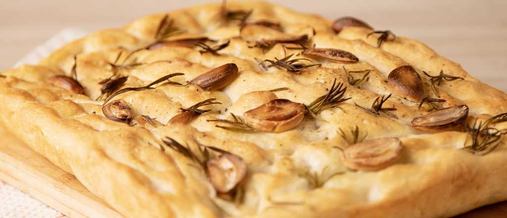 C&oacute;mo preparar focaccia de ajos con jam&oacute;n crudo