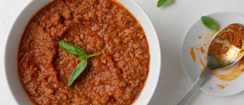 C&oacute;mo sacar las manchas de salsa de tomate de la ropa