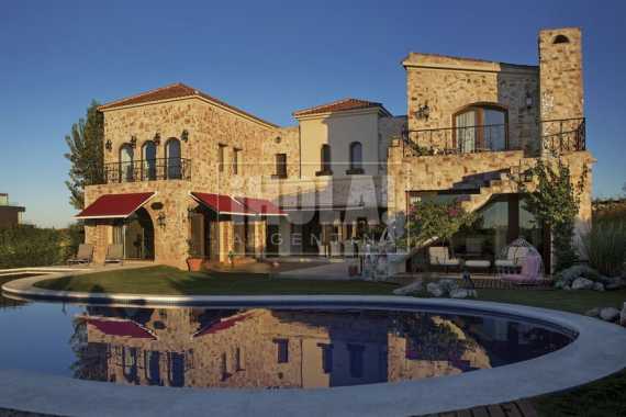 Fantino mostró su enorme casa de Nordelta - Mendoza Post