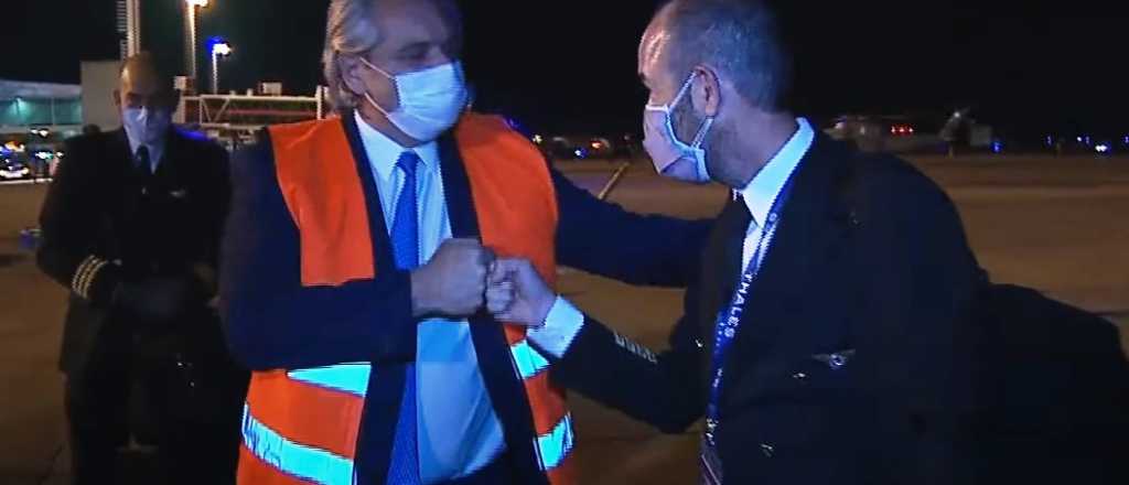 El presidente recibi&oacute; en Ezeiza el vuelo con un mill&oacute;n de vacunas