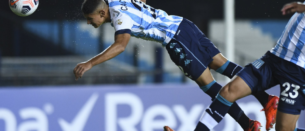 Racing aguant&oacute; con uno menos y venci&oacute; a Sporting Cristal