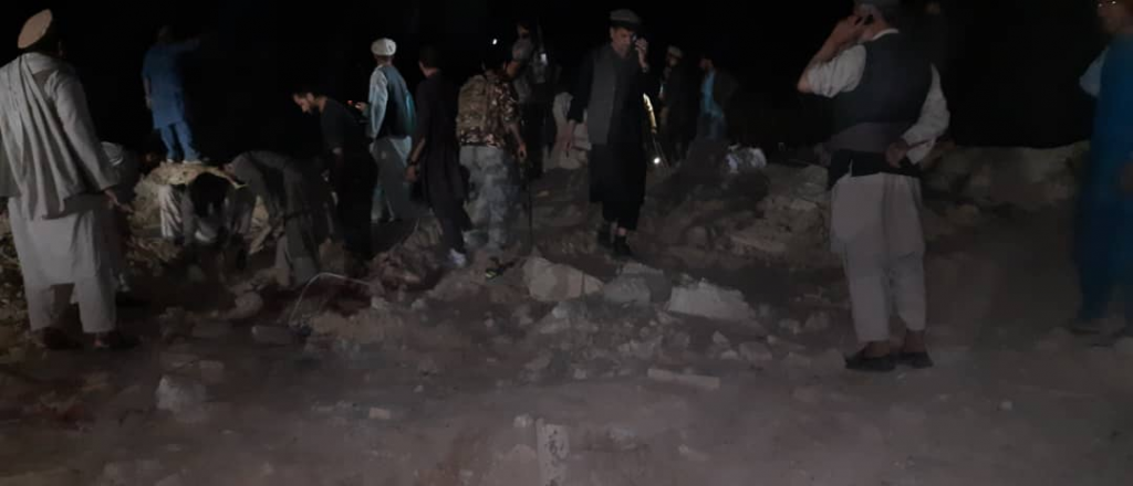 Un coche bomba mató a 27 personas en Afganistán