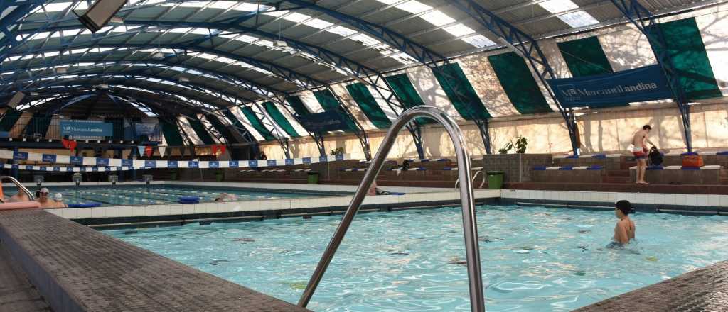 Ciudad ofrece 50% de descuento a estudiantes universitarios en natatorios