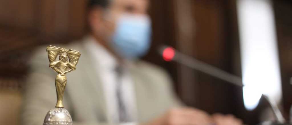 La Legislatura de Mendoza renovó la campana para "llamar al orden"