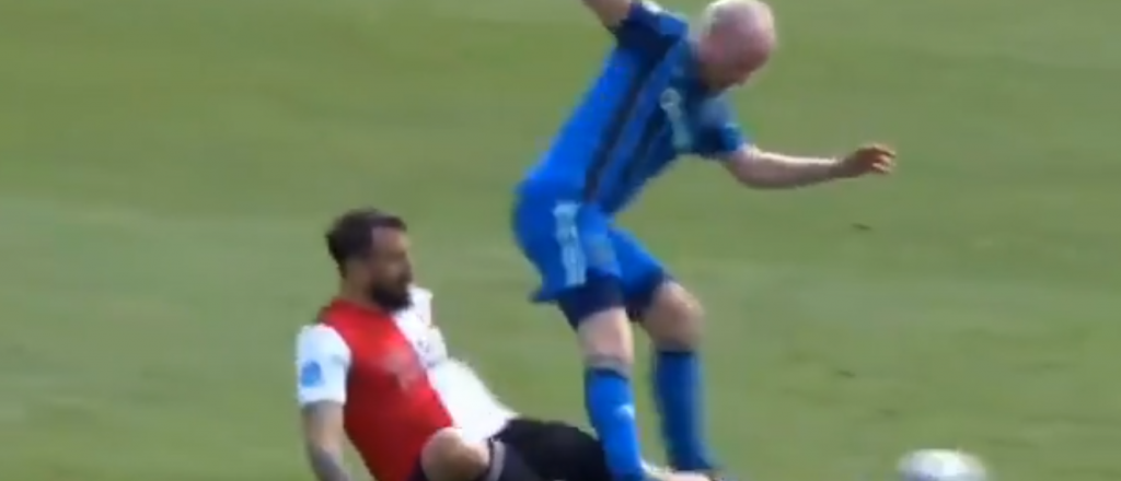 Video: Pratto se fracturó el tobillo en el clásico Feyenoord - Ajax