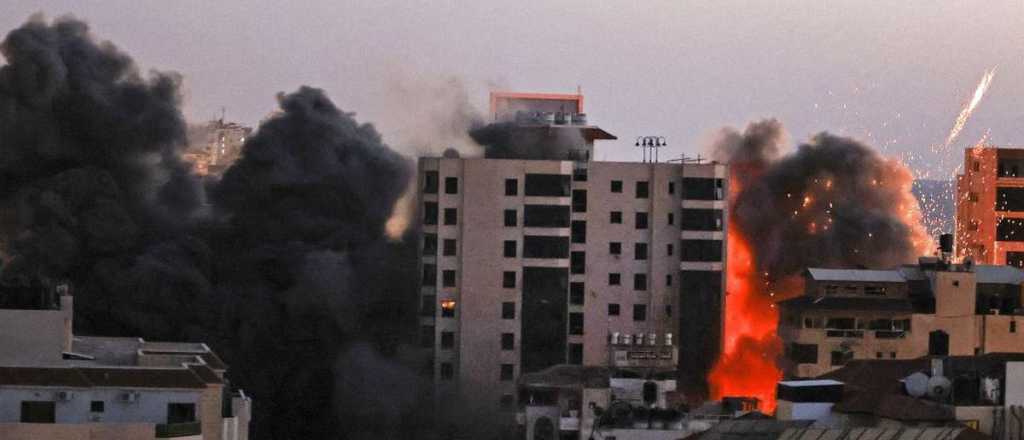 Bombardeo israelí destruye edificio de prensa en Gaza
