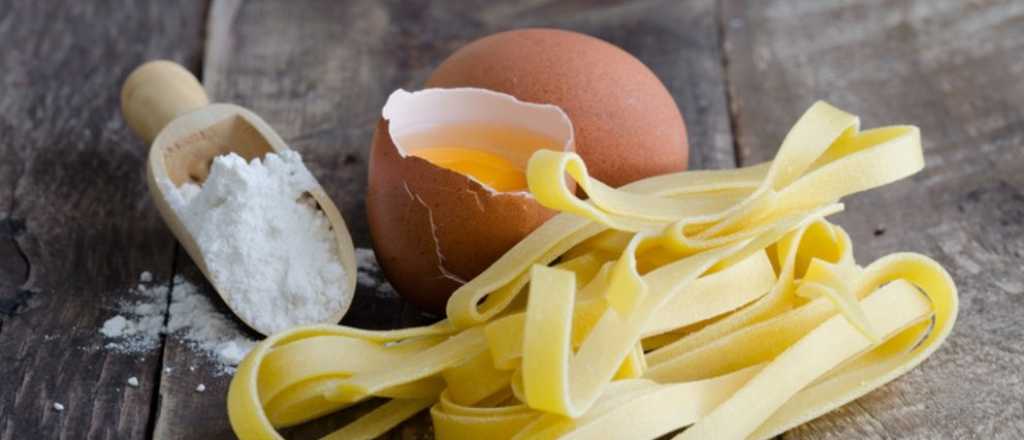 Fideos caseros al huevo, rápidos y con el toque del campo